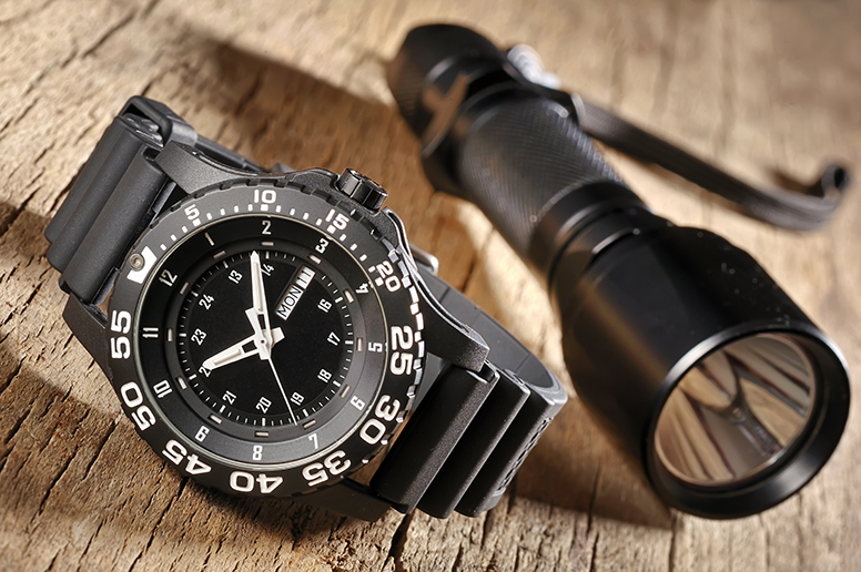 zegarek w stylu militarnym